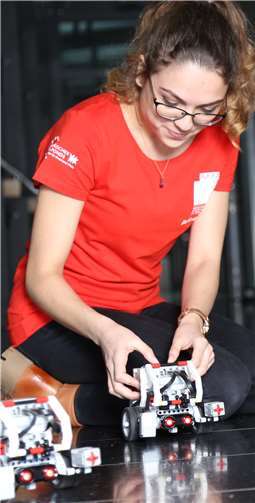 Mit demEV3-Roboter Roberta lässt sich einiges erkunden.Foto: Susanne Dröppelmann