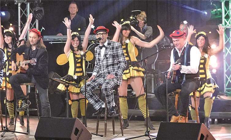 Mit den Magic Dancers der Remagener Narrenzunft ließ Marc Metzger die Puppen tanzen.WM