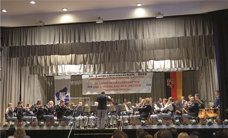 Mit den Musikstücken „Fluch der Karibik“ und „Russische Impressionen“ konnten die Wertungsrichter und das Publikum auf ganzer Linie überzeugt werden: Der Spielmannszug Binningen gewann eine Goldmedaille und mit dem besten Ergebnis ihrer Klasse wurden sie auch Landesmeister der Spielmannszüge.privat