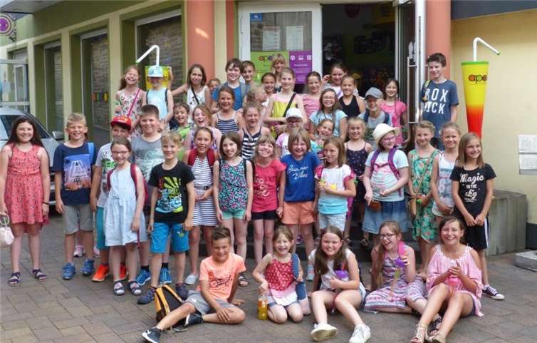 Mit den Siegern haben die drei Banken als Abschluss einen Kinonachmittag in Cochem veranstaltet.Foto: privat