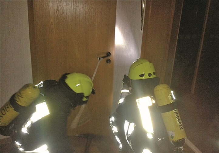 Mit den angeschafften Atemschutz-Simulationsschildern können realitätsnahe Übungen durchgeführt werden.privat