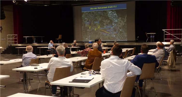 Mit den derzeit erforderlichen großen Sicherheitsabständen fand die Mitgliederversammlung in der Jungholzhalle statt. Foto: privat