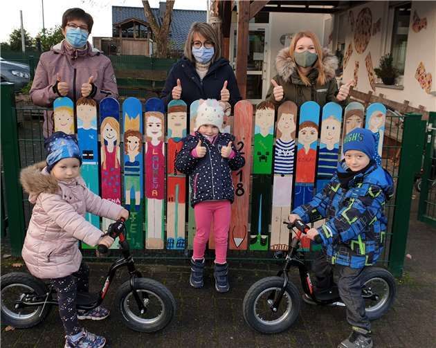 Mit den neuen Laufrädern können die größeren Kinder herumdüsen. Fotos: privat