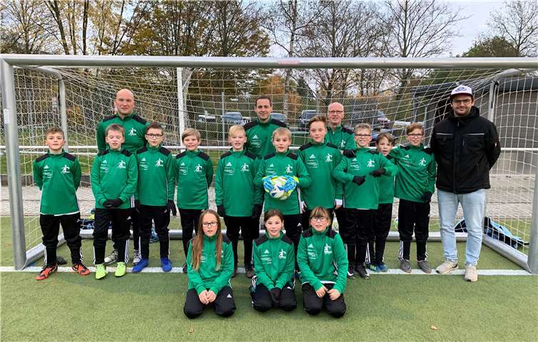 Mit den neuen Trainingsanzügen ist nun auch der Nachwuchs versorgt. Foto: privat