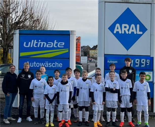 Mit den neuen Trikots ging es nach Rengsdorf. Foto: SC Bendorf-Sayn