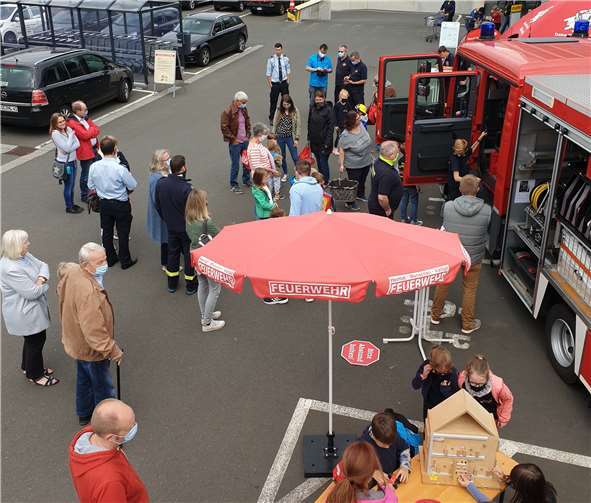Mit der 12-Wochen-Tour informiert die Feuerwehr die Menschen ihrer Umgebung und wirbt um Nachwuchs. Foto: LFV