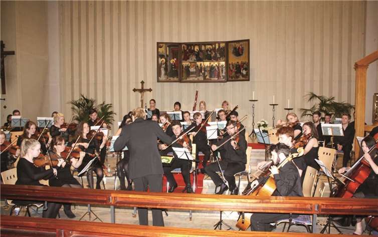 Mit der 6. Symphonie von Beethoven eröffnet das junge Ensemble aus Bristol das Abschiedskonzert für Klemens Hombach. DL