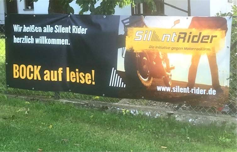 Mit der Aktion sollen die Zweiradfahrer zu einem verantwortungsvollen Fahrverhalten angeregt werden. Foto: Ortsgemeinde Insul