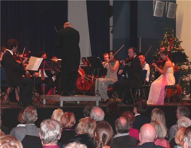 Mit der „Aufforderung zum Tanz“eröffneten das Ensemble die musikalische Reise am Neujahrstag. Foto: DL