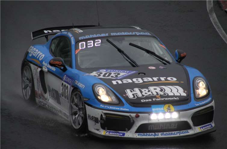 Mit der Besetzung Moritz Kranz, Jürgen von Gartzen, Sebastian von Gartzen und Marcel Hoppe gelang dem Mühlner-Porsche mit der Startnummer 303 ein Klassensieg.  DEB