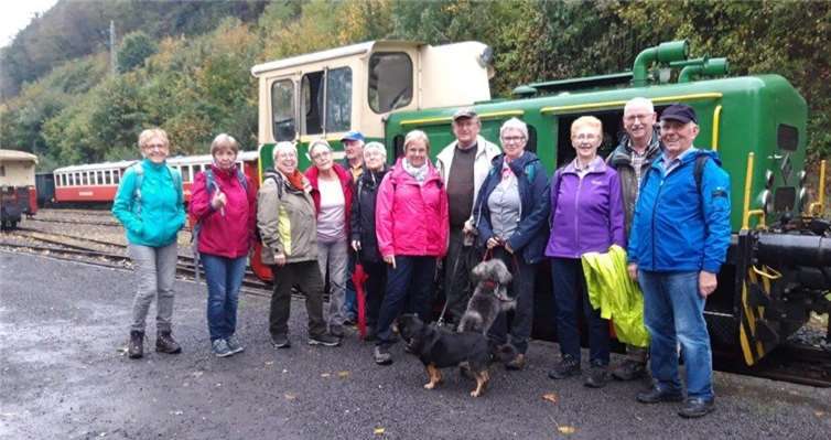 Mit der Brohltalbahn ging es für die Remagener bis Engeln, danach ging es durch den Regen bis Spessart. Foto: privat