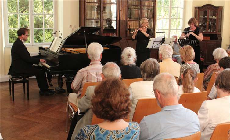 Mit der Burgserenade im Herrenhaus der Familie von Weichs wurden die Musiktage eröffnet.