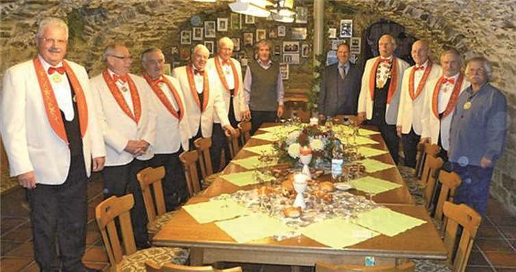 Mit der Einladung als Ehrengast würdigten die Senatoren der KG Narrenzunft in diesem Jahr die Verdienste von Rainer Bayer um die Stadt Remagen. AB