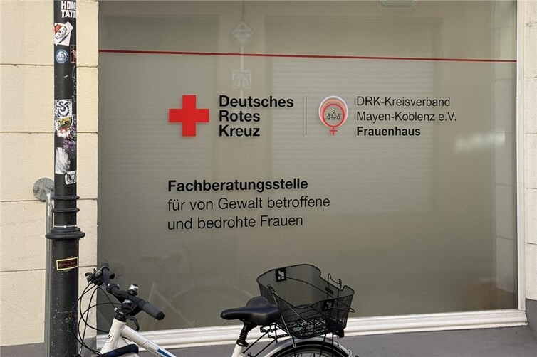 Mit der Eröffnung einer neuen Fachberatungsstelle für von Gewalt betroffene und bedrohte Frauen in Andernach erweitert der DRK-Kreisverband Mayen-Koblenz e.V. sein bestehendes Hilfsangebot im Bereich Gewaltprävention und Opferschutz.Foto: DRK-Kreisverband Mayen-Koblenz e.V.