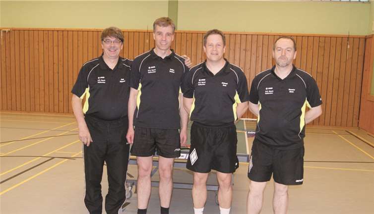 Mit der Ersten Tischtennis-Freizeitmannschaft erfolgreich: (V.l.) Olaf Nippert, Heiko Zadow, Michael Dott, Ersatzspieler; Thomas Klein.  privat