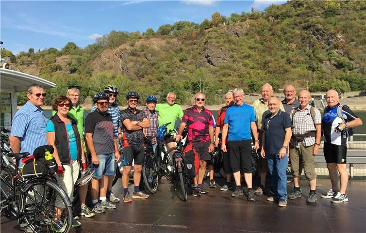 Mit der Fähre wurde der Rhein überquert. privat