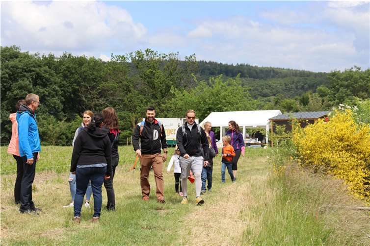 Mit der Frühlingswanderung wurde der neue Weg mit der Nummer 10 eingeweiht. Foto: privat