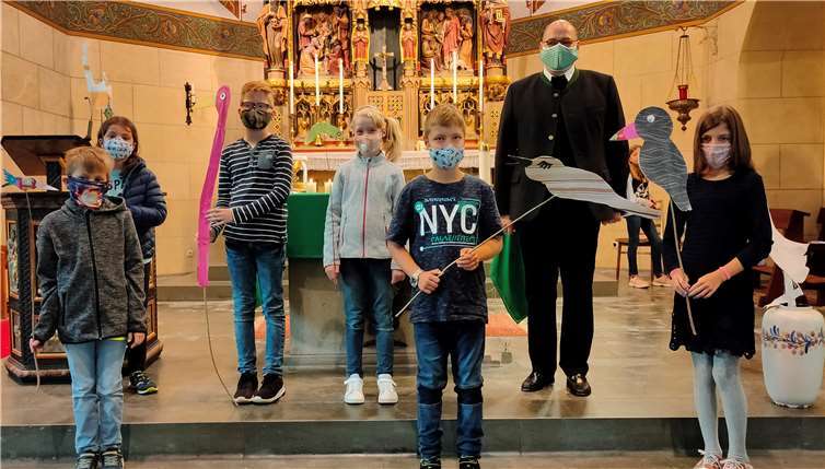 Mit der Geschichte von der Raupe „Stück für Stück“ erzählten die Kinder von gesundem Abstand. Foto: privat