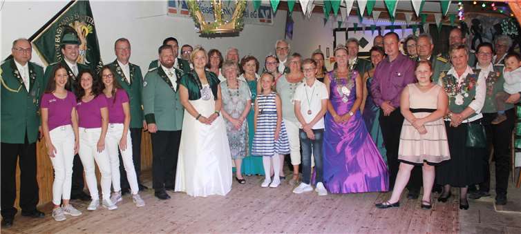 Mit der Gratulationskur der amtierenden Majestäten wurde das Schützenfest eröffnet.Foto: Anne Beer