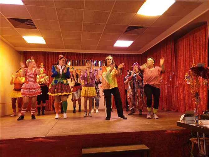 Mit der Hitparade ging es durch die Jahrzehnte.