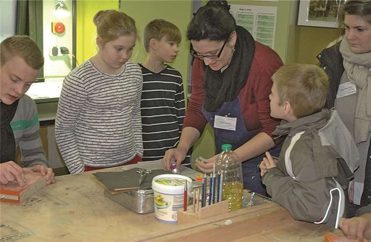 Mit der Lehrerin Daniela Krantz wurden Schlüsselanhänger gefertigt.