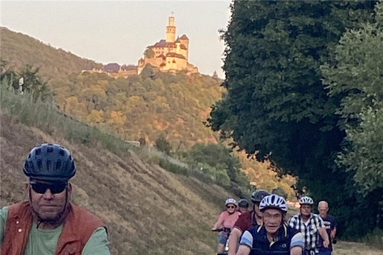 Mit der Marksburg im Rücken ging es auf dem Velo nach Hause.