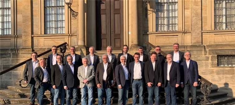 Mit der „Neuen Residenz“ im Rücken, welche im 17. und 18. Jahrhundert der Sitz des Bischofs war, genießen die Sänger einen tollen Ausblick auf den Bamberger Dom sowie auf die Alte Hofhaltung. Foto: privat