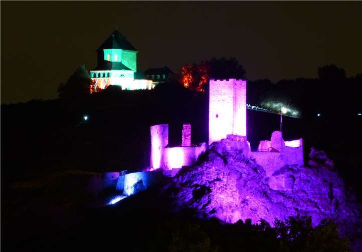 Mit der Niederburg und der Matthiaskapelle thronen zwei der kulturellen Highlights hoch über dem Ortskern von Kobern.privat