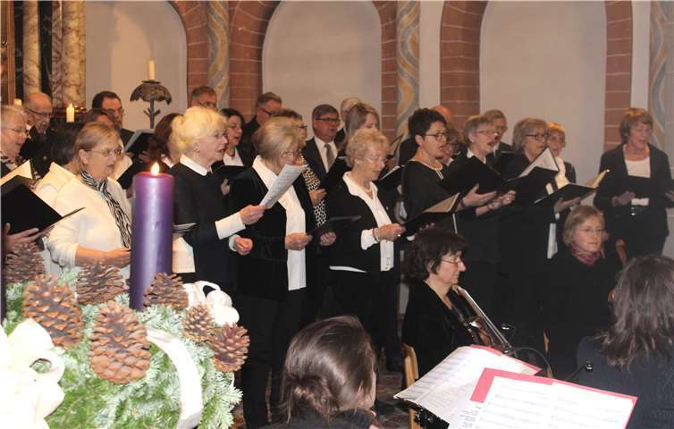 Mit der Renaissancekomposition „Dixit Maria ad Angelum“ wurde das Kirchenmusikkonzert von den Chören eröffnet.