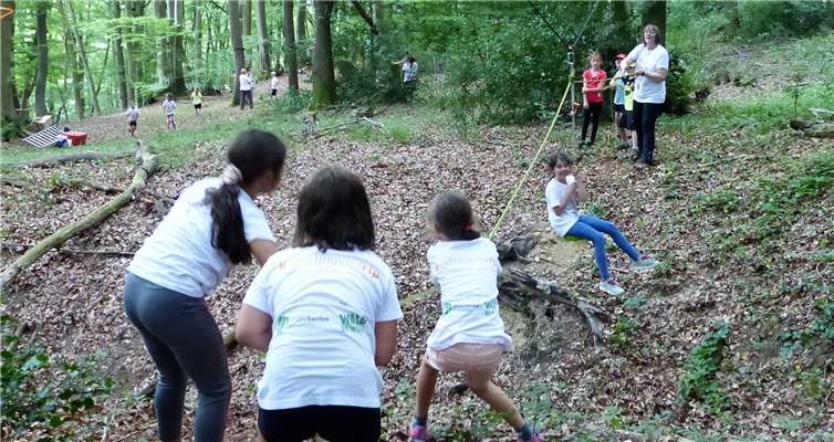 Mit der Seilfähre ging es über die Schlucht. Foto: privat