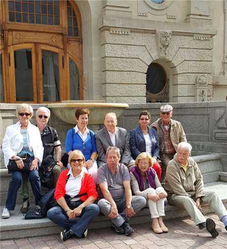 Mit der Sonne um die Wette strahlten die Bad Breisiger „Holzwürmer“ bei ihrer diesjährigen Kegeltour, die nach Süddeutschland und ins angrenzende Frankreich führte. privat