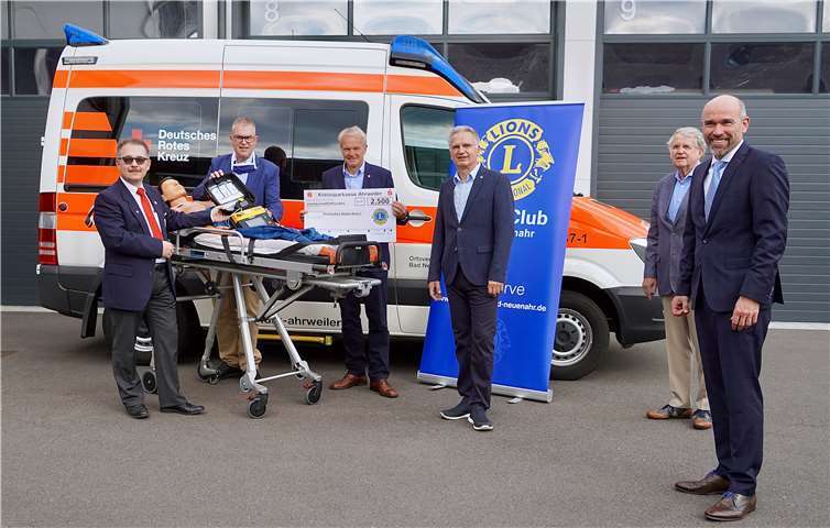 Mit der Spende des Lions Club Bad Neuenahr konnte ein Defibrillator angeschafft werden. Foto: KG