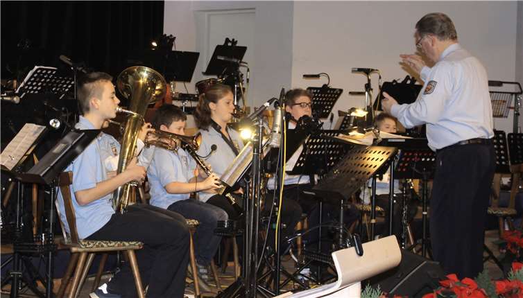 Mit der Titelmelodie von „Jurassic Park“stimmte das Jugendorchester das Publikum ein.