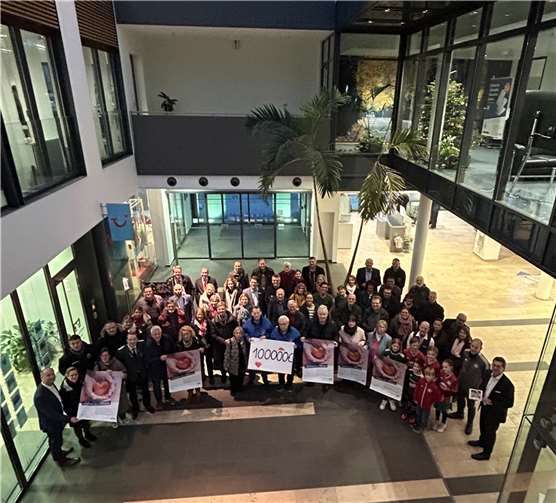 Mit der diesjährigen Aktion „Lichter im Advent“ setzt die Raiffeisenbank Voreifel eG ein beeindruckendes Zeichen der Unterstützung für die ehrenamtliche Vereinsarbeit und spendet 100.000 Euro in die Region. Foto: