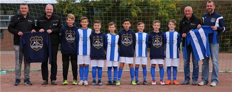 Mit der neuen Bekleidung können die frostigen Temperaturen der kommenden Monate den jungen Sportlern nichts anhaben. privat