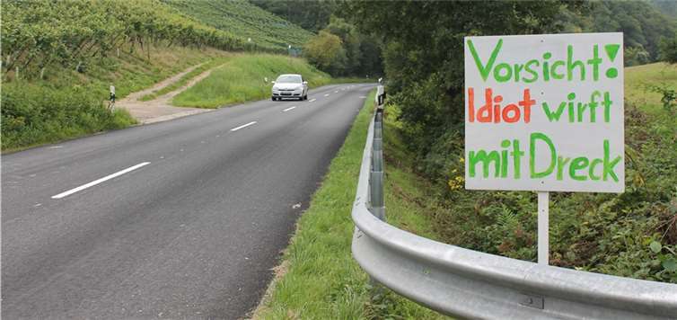 Müll an der Straße ruft Bürger auf den Plan
