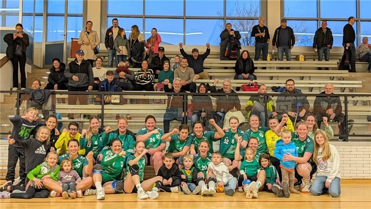 Mit diesem deutlichen Auswärtssieg festigen die Bassenheimer Damen ihren zweiten Tabellenplatz und bleiben weiter in direkter Verfolgung des Spitzenreiters. Foto: TVB