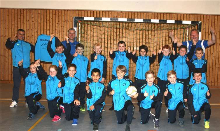 Mit drei Mannschaften nimmt die E-Jugend des TuWi Adenau am Spielbetrieb teil. In die Meisterschaftsrunde starten sie dank der Unterstützung von Yilmaz Cilkus im neuen Outfit. Foto: privat