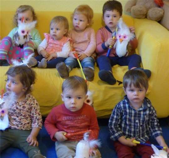 Mit ein klein wenig Unterstützung entstanden die Eulenlaternen.  privat