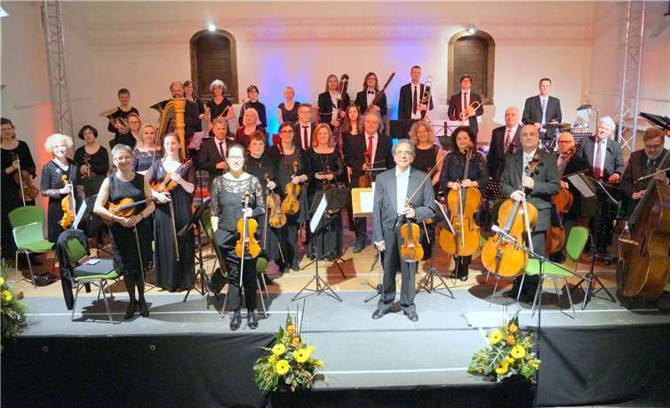 Mit einem 35-köpfigen Ensemble punktete „Sinfonietta Koblenz“ auch dieses Mal unter Sedat Sen beim Neujahrskonzert im Cochemer Kapuzinerkloster.  TT