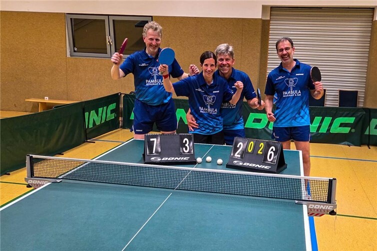 Mit einem 7:3-Sieg gegen den SV Oedingen III sicherte sich die 3. Mannschaft vorzeitig die Meisterschaft (Stefan Dievernich, Martin Drewes, Verena Drewes und Michael Rick v.r.n.l.)
