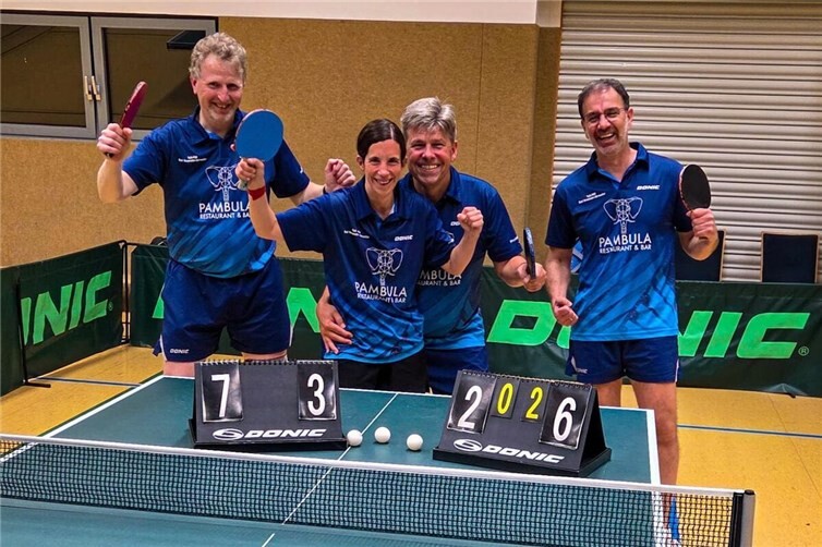 Mit einem 7:3-Sieg gegen den SV Oedingen III sicherte sich die 3. Mannschaft vorzeitig die Meisterschaft (Stefan Dievernich, Martin Drewes, Verena Drewes und Michael Rick v.r.n.l.).