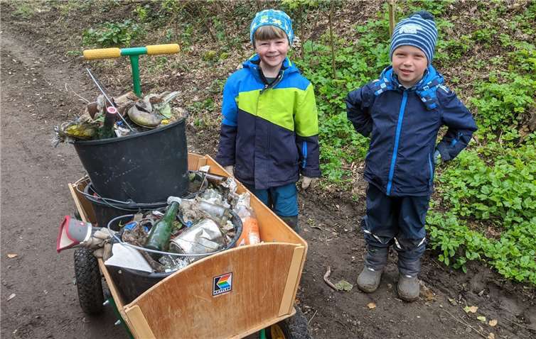 Mit einem Bollerwagen wurde Müll gesammelt. Foto: privat
