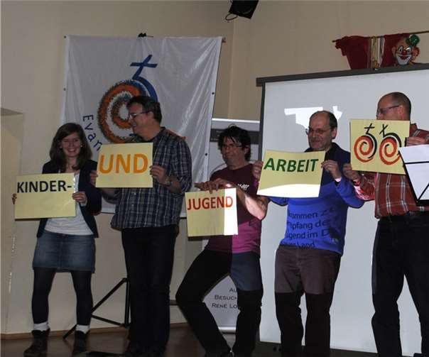 Mit einem Buchstabensalat symbolisierten die Jugendreferenten das Zusammenwachsen im Dekanat Nassauer Land.privat