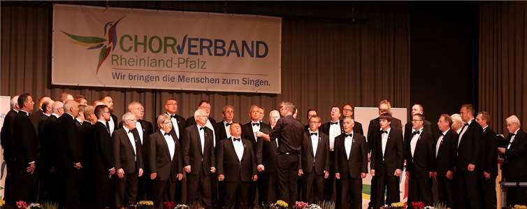 Mit einem Chorcoaching bereiteten sich die Nentershausener Sänger auf ihren nächsten großen Auftritt auf heimische Bühne vor: Am 31. März findet ihr Frühjahrskonzert statt. Foto: privat