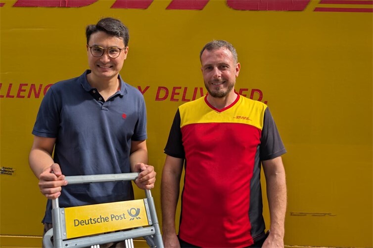 Mit einem DHL-Team war der CDU-Landtagsabgeordnete Philip Rünz in der City unterwegs und lieferte Pakete aus.