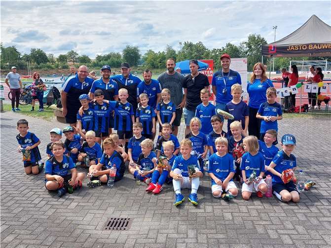 Mit einem F-Junioren-Funino-Turnier begleiteten die Junioren des SV Ochtendung die Spendenlaufaktion von Andreas Neideck. Sie sorgten für sich und alle Nachwuchskicker für gute Laune auch zum Wechsel in die Sommerferien und viel Vorfreude auf die Spielzeit 2023/2024. Quelle: Sportverein 1919 Ochtendung e.V.