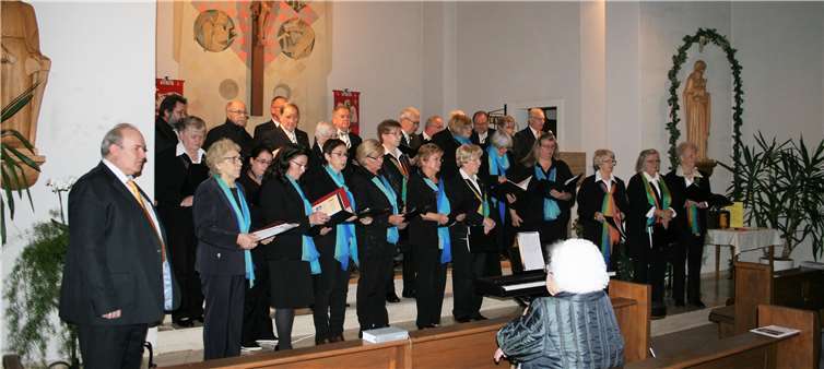 Mit einem Festgottesdienst wurde das 30-jährige Bestehen des Kirchenchores gefeiert.privat
