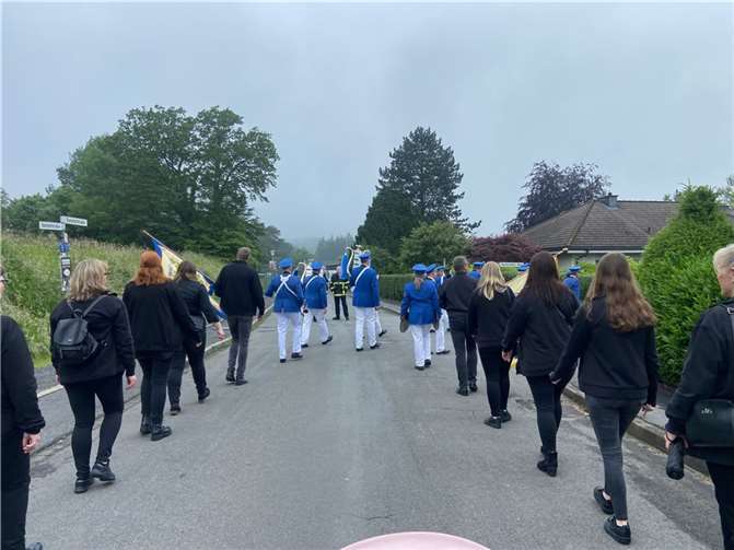 Mit einem Festumzug ging es zur Kirmes.