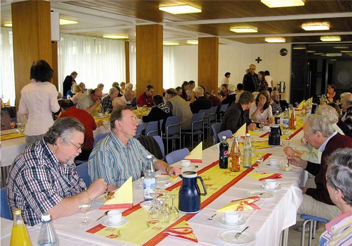 Mit einem Freizeitangebot wie dem Frühlingskaffee optimiert der SKM-Andernach den Gedanken- und Informationsaustausch zwischen den ehrenamtlichen Betreuern und den zu Betreuenden und stärkt somit auch das Vertrauensverhältnis. privat